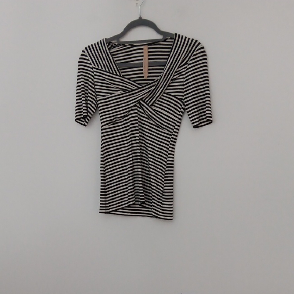 Bailey 44 Top Women's Size XS Black and White Striped Asymmetrical Top Pre-owned